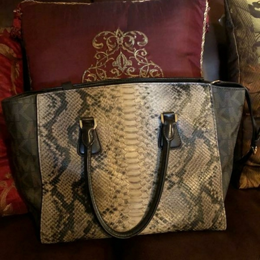 Michael Kors Purse - Picture 5 of 8
